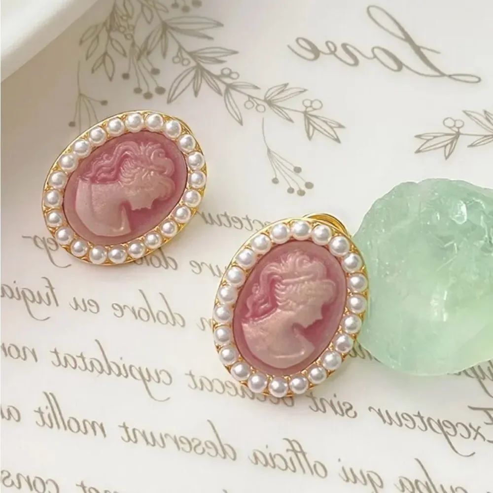 💎2/$30💎 Vintage Style Pink Cameo Pearl Border Stud Earring NWT